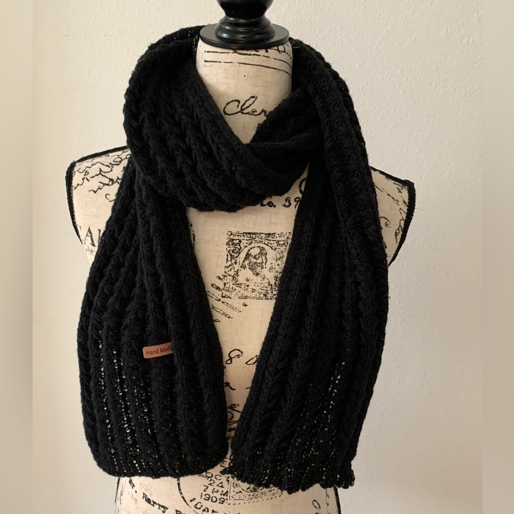 🌿 New Boutique Black Cable Knit Hand Made Scarf